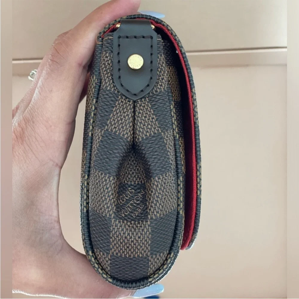 LOUIS VUITTON FAVORITE